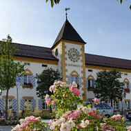 Rathaus Geretsried im Sommer | © Helmut Reichelt