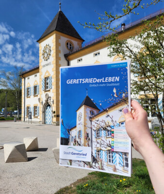 Das Cover der Ausgabe Nummer 34 des Stadtblattes GERETSRIEDerLEBEN zeigt das Geretsrieder Rathaus | © Stadt Geretsried