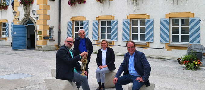 Die Gruppe vor dem Rathaus | © Stadt Geretsried