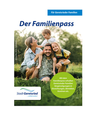 Mutter, Vater, zwei Kinder auf der Wiese | © Stadt Geretsried