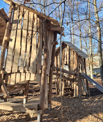 Spielturm aus Holz | © Stadt Geretsried