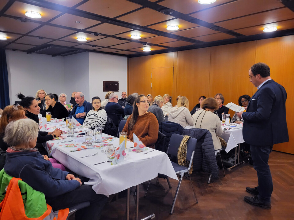Mitglieder des Helferkreises in den Ratsstuben | © Stadt Geretsried