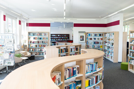 Bücherregale in der Stadtbibliothek | © Stadt Geretsried