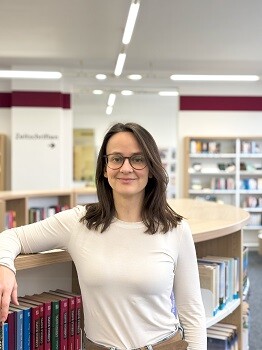 Hannah Vogel ist die Leitung der Stadtbibliothek Geretsried. | © Stadt Geretsried