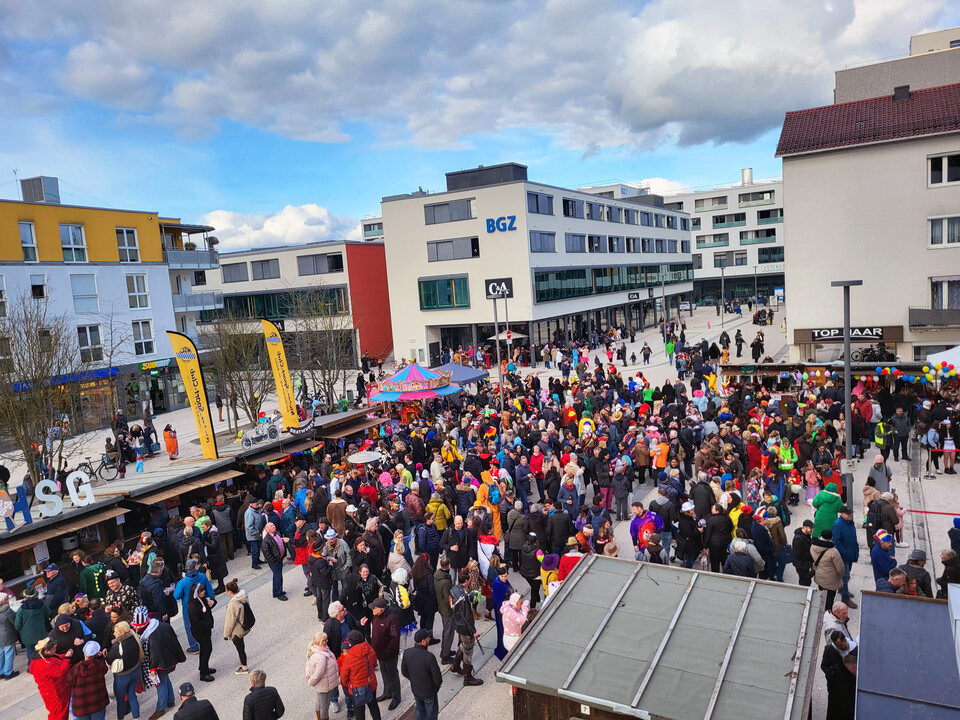 Faschingstreiben auf dem Karl-Lederer-Platz | © Stadt Geretsried